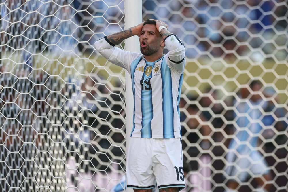 Otamendi nổi đóa sau chung kết World Cup, chỉ trích Rodri: "Các cậu khóc lóc cả tuần rồi" - Ảnh 1. Otamendi nổi đóa sau chung kết World Cup, chỉ trích Rodri: "Các cậu khóc lóc cả tuần rồi" - Ảnh 1.