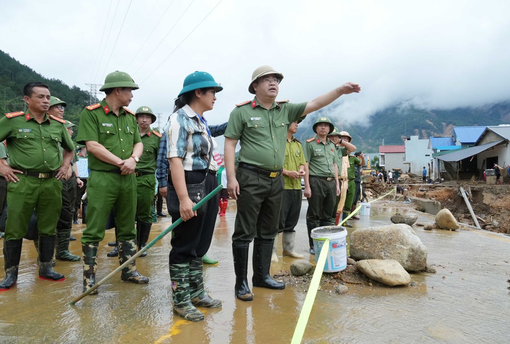 Chia sẻ sâu sắc, hỗ trợ người dân bị thiệt hại do lũ quét tại Mường Than - Ảnh 2. Chia sẻ sâu sắc, hỗ trợ người dân bị thiệt hại do lũ quét tại Mường Than - Ảnh 2.