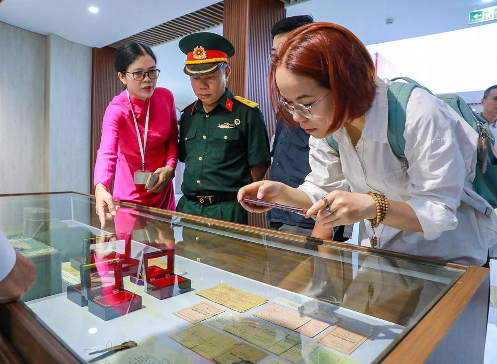 Diễn đàn văn hóa: "Thanh xuân gửi lại" từ những điều bình dị - Ảnh 1.
