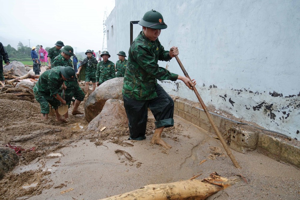 Mường Than (Lai Châu) tan hoang sau lũ quét, sạt lở đất - Ảnh 14. Mường Than (Lai Châu) tan hoang sau lũ quét, sạt lở đất - Ảnh 14.
