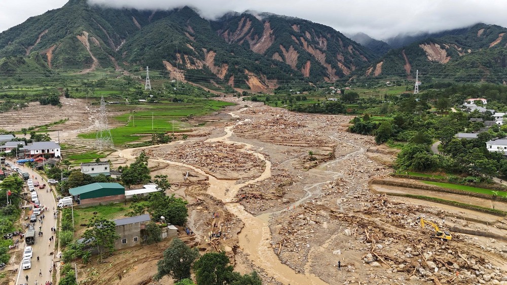 Mường Than (Lai Châu) tan hoang sau lũ quét, sạt lở đất - Ảnh 12. Mường Than (Lai Châu) tan hoang sau lũ quét, sạt lở đất - Ảnh 12.