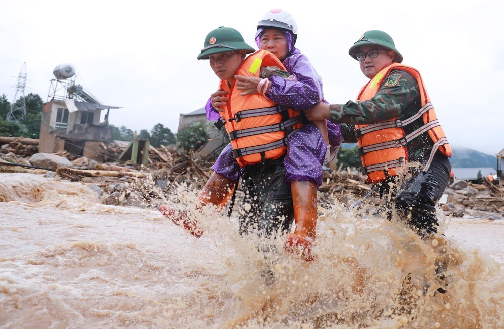 Mường Than (Lai Châu) tan hoang sau lũ quét, sạt lở đất - Ảnh 6. Mường Than (Lai Châu) tan hoang sau lũ quét, sạt lở đất - Ảnh 6.