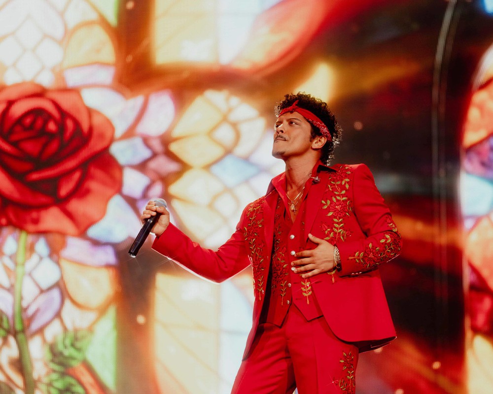 Bruno Mars hút khán giả bằng giai điệu dễ nhớ - Ảnh 1. Bruno Mars hút khán giả bằng giai điệu dễ nhớ - Ảnh 1.