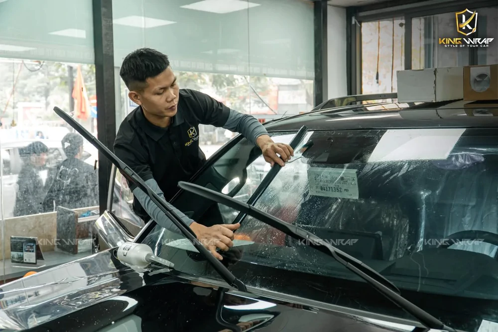 Dán phim cách nhiệt ô tô – Giải pháp bảo vệ xe toàn diện cùng KingWrap - Ảnh 2. Dán phim cách nhiệt ô tô – Giải pháp bảo vệ xe toàn diện cùng KingWrap - Ảnh 2.