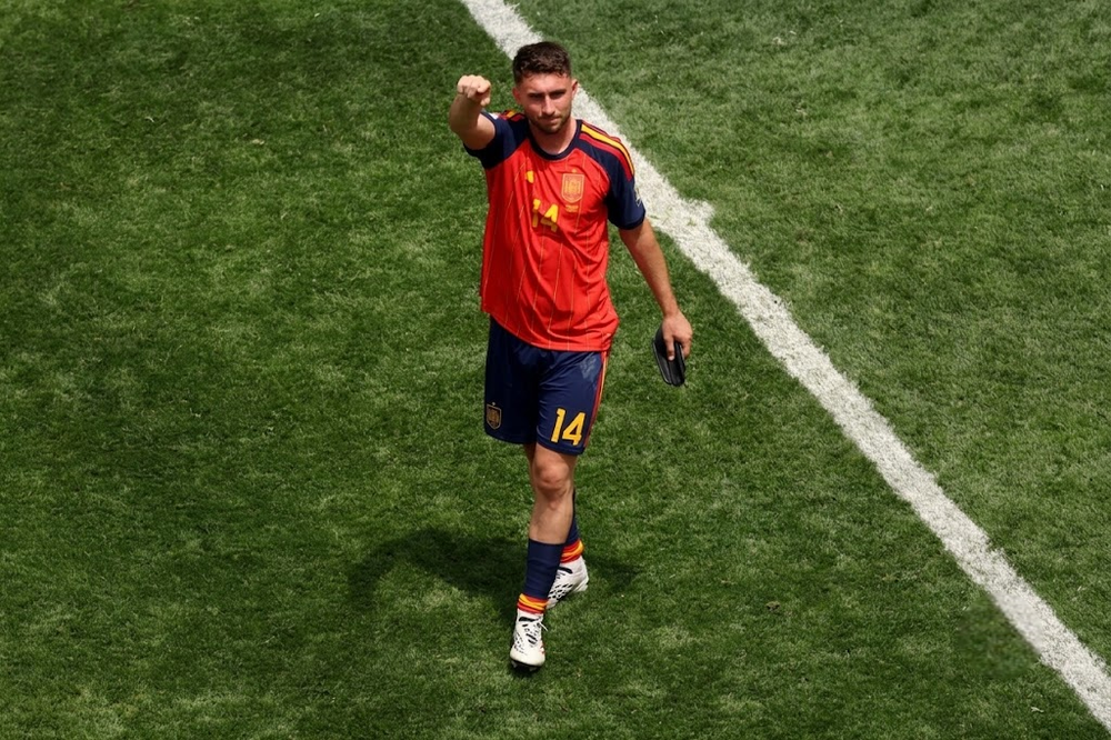 Barcelona được cho là đang chuẩn bị xúc tiến kế hoạch chiêu mộ trung vệ Aymeric Laporte sau khi tuyển thủ Tây Ban Nha gây ấn tượng mạnh tại World Cup 2026. Ảnh: AFP/TTXVN Barcelona được cho là đang chuẩn bị xúc tiến kế hoạch chiêu mộ trung vệ Aymeric Laporte sau khi tuyển thủ Tây Ban Nha gây ấn tượng mạnh tại World Cup 2026. Ảnh: AFP/TTXVN
