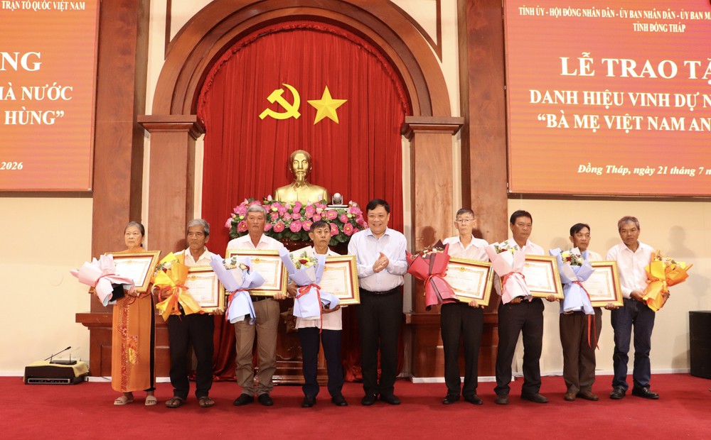 Phong tặng và truy tặng danh hiệu Bà mẹ Việt Nam Anh hùng - Ảnh 4. Phong tặng và truy tặng danh hiệu Bà mẹ Việt Nam Anh hùng - Ảnh 4.