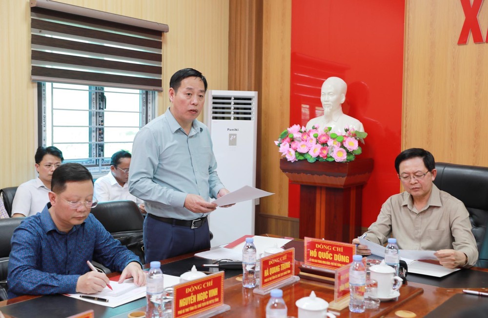 Phó Thủ tướng Hồ Quốc Dũng kiểm tra, chỉ đạo khắc phục hậu quả mưa lũ tại xã Mường Than - Ảnh 7. Phó Thủ tướng Hồ Quốc Dũng kiểm tra, chỉ đạo khắc phục hậu quả mưa lũ tại xã Mường Than - Ảnh 7.