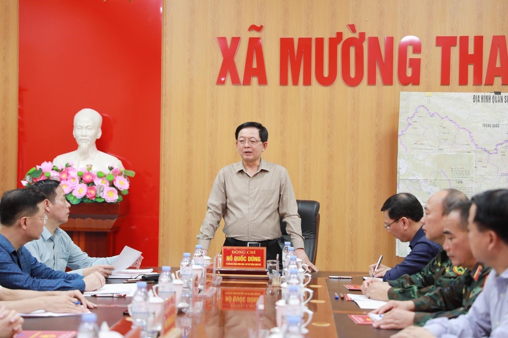 Phó Thủ tướng Hồ Quốc Dũng kiểm tra, chỉ đạo khắc phục hậu quả mưa lũ tại xã Mường Than - Ảnh 6. Phó Thủ tướng Hồ Quốc Dũng kiểm tra, chỉ đạo khắc phục hậu quả mưa lũ tại xã Mường Than - Ảnh 6.