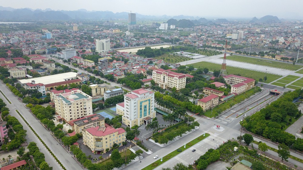 Xây dựng Đề án tỉnh Ninh Bình trở thành thành phố trực thuộc Trung ương vào năm 2030 - Ảnh 3. Xây dựng Đề án tỉnh Ninh Bình trở thành thành phố trực thuộc Trung ương vào năm 2030 - Ảnh 3.