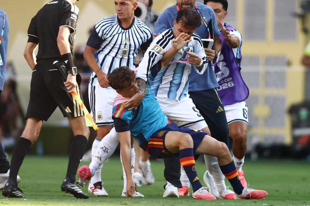 Ngôi sao Tây Ban Nha bị cầu thủ Argentina chơi xấu lên tiếng bảo vệ đối thủ - Ảnh 1.