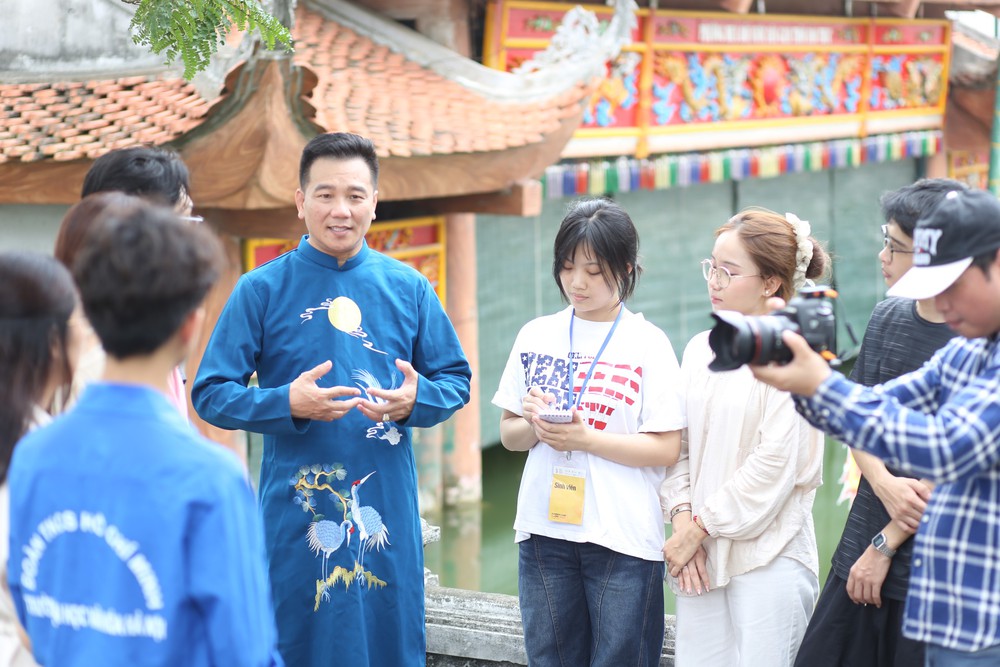 "Tái sinh" di sản làng nghề từ "xưởng sáng tạo mở" - Ảnh 2.