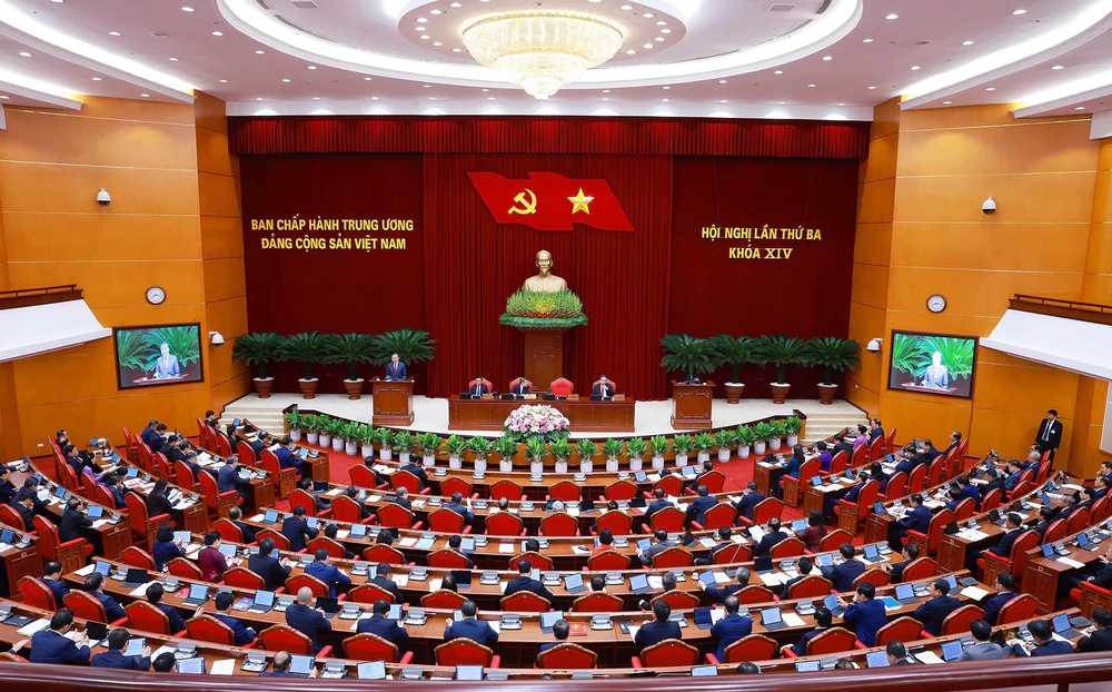 Thông cáo báo chí về ngày làm việc thứ ba Hội nghị lần thứ ba Ban Chấp hành Trung ương Đảng khóa XIV - Ảnh 1.