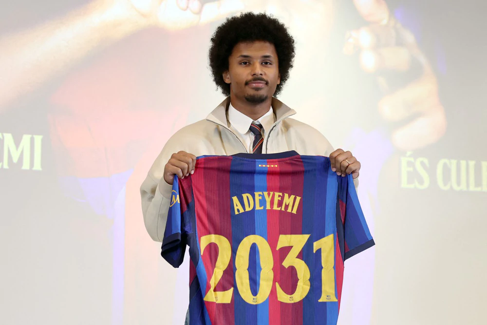 Adeyemi trở thành tân binh thứ hai của Barcelona trong kỳ chuyển nhượng hè năm nay sau khi đội chủ sân Camp Nou chiêu mộ Anthony Gordon từ Newcastle. Ảnh: AFP/TTXVN Adeyemi trở thành tân binh thứ hai của Barcelona trong kỳ chuyển nhượng hè năm nay sau khi đội chủ sân Camp Nou chiêu mộ Anthony Gordon từ Newcastle. Ảnh: AFP/TTXVN
