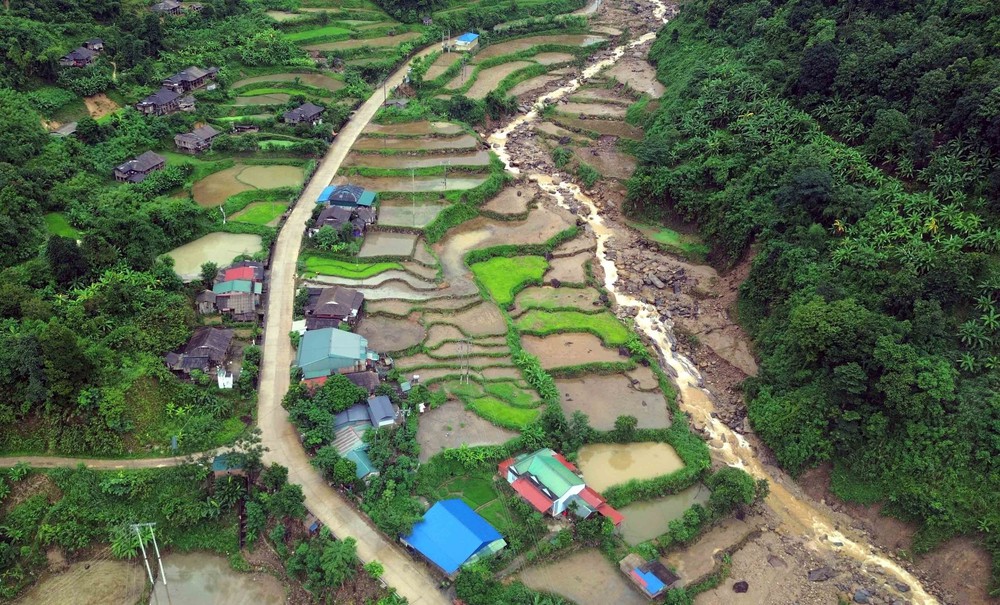 Khẩn trương sắp xếp, di dời nhân dân ở vùng có nguy cơ sạt lở, lũ quét tại Sơn La - Ảnh 4. Khẩn trương sắp xếp, di dời nhân dân ở vùng có nguy cơ sạt lở, lũ quét tại Sơn La - Ảnh 4.