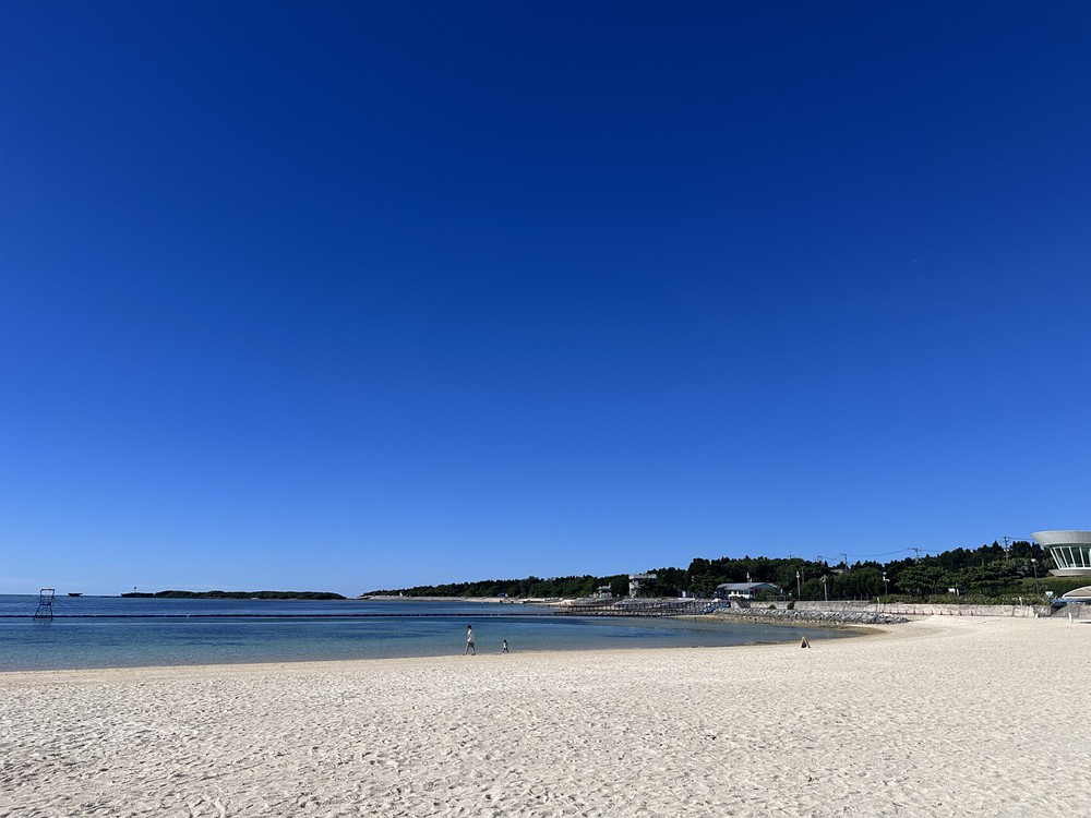 Khám phá Okinawa: Biển Emerald và Hanasaki Marche - Ảnh 1.