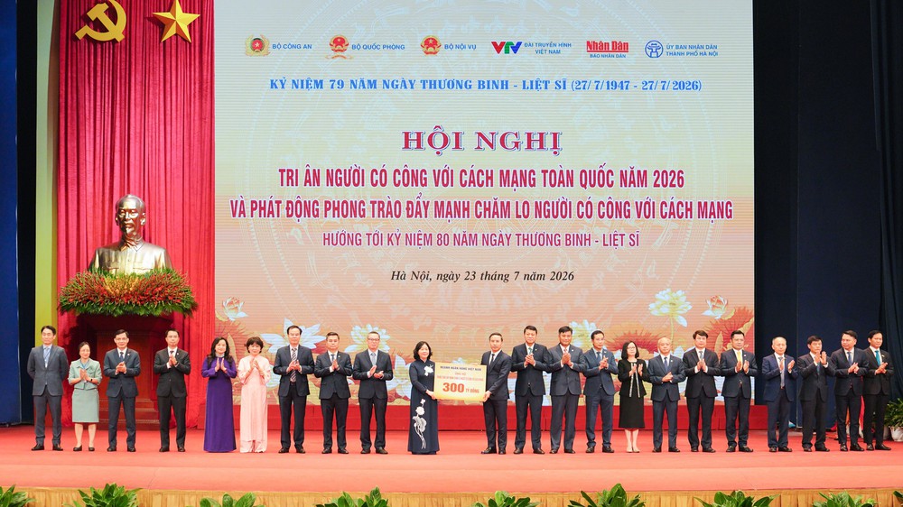 LPBank góp 15 tỷ đồng cùng ngành Ngân hàng lan tỏa truyền thống "Uống nước nhớ nguồn" - Ảnh 1. LPBank góp 15 tỷ đồng cùng ngành Ngân hàng lan tỏa truyền thống "Uống nước nhớ nguồn" - Ảnh 1.