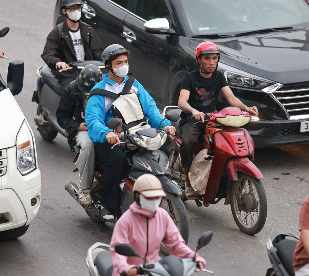 Hà Nội xây dựng phương án hỗ trợ người thu nhập thấp đổi xe máy cũ - Ảnh 2. Hà Nội xây dựng phương án hỗ trợ người thu nhập thấp đổi xe máy cũ - Ảnh 2.