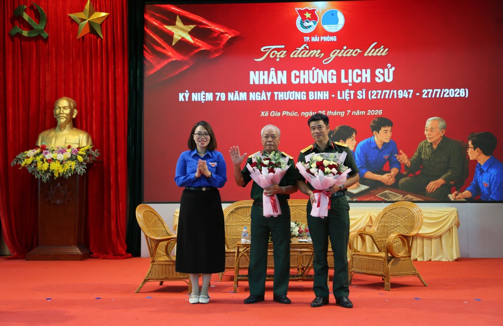 Lan tỏa "Câu chuyện thời hoa lửa" tới thế hệ trẻ - Ảnh 1. Lan tỏa "Câu chuyện thời hoa lửa" tới thế hệ trẻ - Ảnh 1.