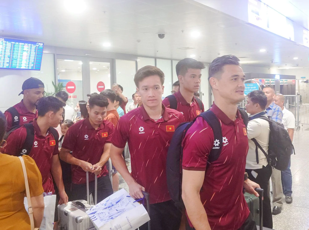 Đội tuyển Việt Nam trở về Hà Nội, hướng đến màn tiếp đón Singapore - Ảnh 1. Đội tuyển Việt Nam trở về Hà Nội, hướng đến màn tiếp đón Singapore - Ảnh 1.