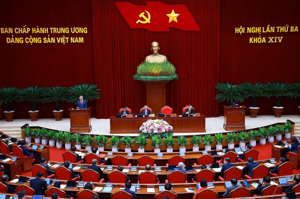 Bốn bước chuyển từ Hội nghị Trung ương 3: Quản trị thống nhất tạo nên sức mạnh - Ảnh 2. Bốn bước chuyển từ Hội nghị Trung ương 3: Quản trị thống nhất tạo nên sức mạnh - Ảnh 2.