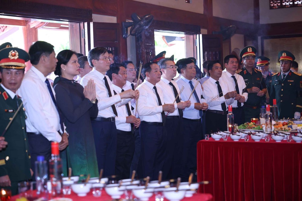 Lễ truy điệu và an táng 34 hài cốt liệt sĩ tại Nghĩa trang liệt sĩ Quốc gia Vị Xuyên - Ảnh 12. Lễ truy điệu và an táng 34 hài cốt liệt sĩ tại Nghĩa trang liệt sĩ Quốc gia Vị Xuyên - Ảnh 12.