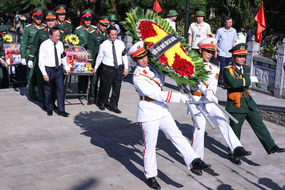 Lễ truy điệu và an táng 34 hài cốt liệt sĩ tại Nghĩa trang liệt sĩ Quốc gia Vị Xuyên - Ảnh 3. Lễ truy điệu và an táng 34 hài cốt liệt sĩ tại Nghĩa trang liệt sĩ Quốc gia Vị Xuyên - Ảnh 3.