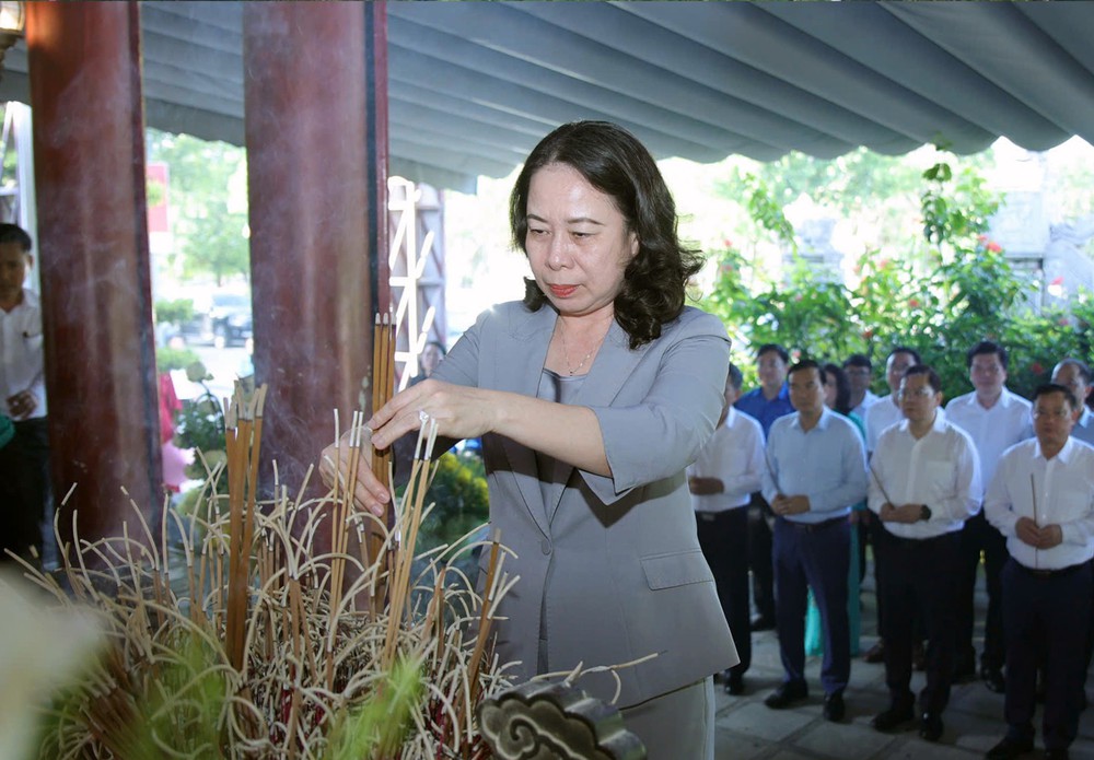 Lãnh đạo Đảng, Nhà nước dâng hương, dự lễ truy điệu các Anh hùng liệt sĩ tại Nghệ An, Tuyên Quang - Ảnh 1. Lãnh đạo Đảng, Nhà nước dâng hương, dự lễ truy điệu các Anh hùng liệt sĩ tại Nghệ An, Tuyên Quang - Ảnh 1.