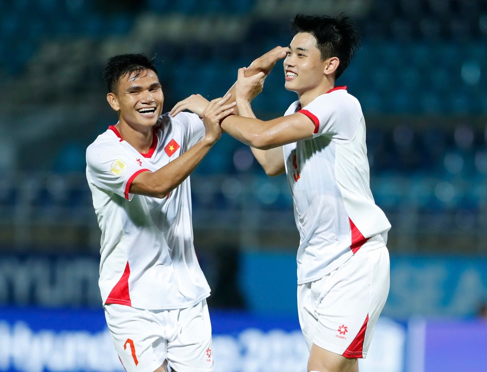 Bóng lăn trong tuần: ASEAN Cup và cái ao làng đã chật - Ảnh 1. Bóng lăn trong tuần: ASEAN Cup và cái ao làng đã chật - Ảnh 1.