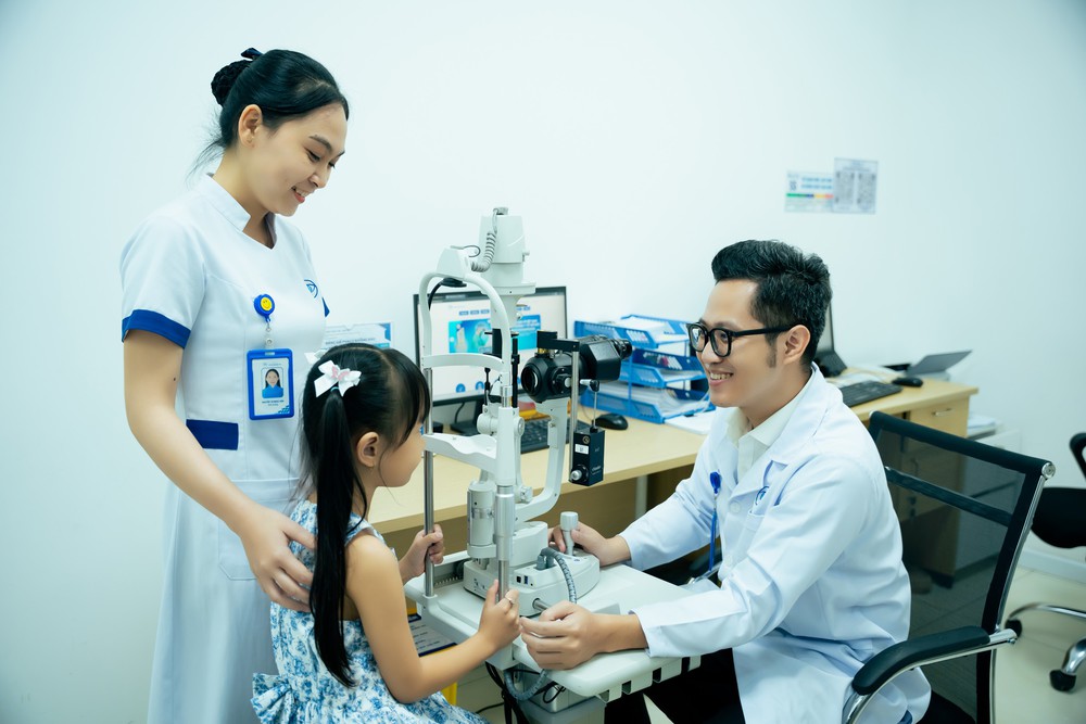 Lác mắt ở trẻ: Đừng để định kiến ảnh hưởng tương lai - Ảnh 1.