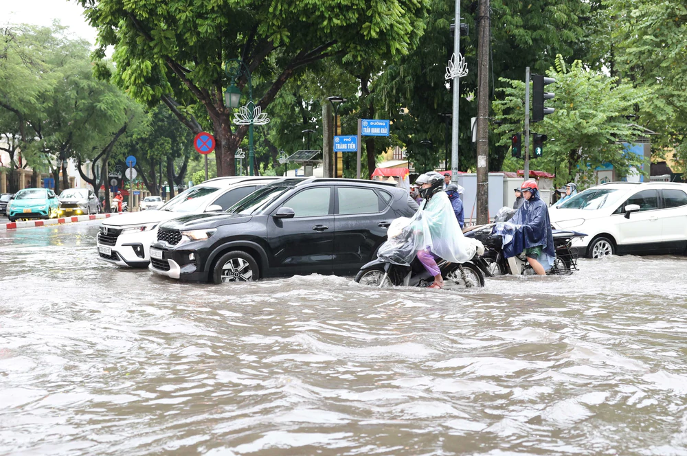 Dự báo thời tiết ngày 28/7: Mưa lớn kéo dài, cảnh báo lũ quét, sạt lở đất ở nhiều xã, phường của 7 tỉnh, thành - Ảnh 2.