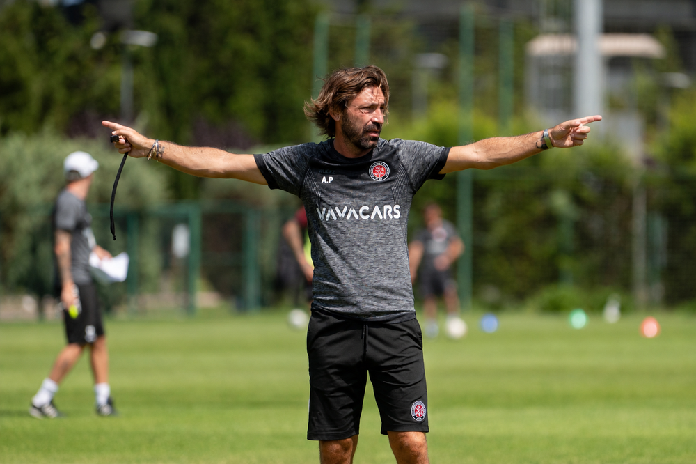 Andrea Pirlo vướng tranh cãi liên quan tới hoạt động quảng bá cho một công ty cá cược bóng đá. Ảnh: AFP/TTXVN