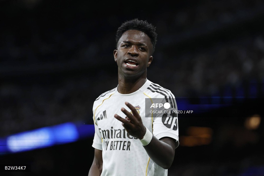 Tương lai của Vinicius Junior tại Real Madrid vẫn đang là dấu hỏi lớn khi ngôi sao người Brazil sẽ không trở lại tập luyện cùng đội bóng Hoàng gia Tây Ban Nha trong tuần này. Ảnh: AFP/TTXVN