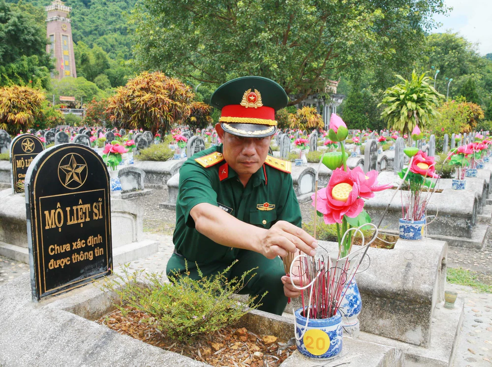 Nghĩa trang liệt sĩ Quốc tế Đồng Tâm - nơi yên nghỉ của những Anh hùng liệt sĩ Việt - Lào - Ảnh 3.