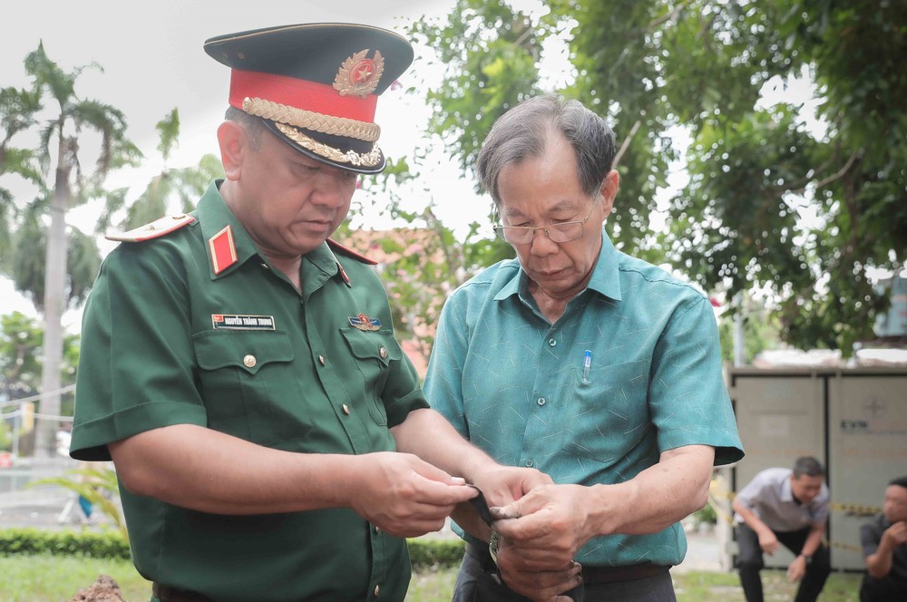 Phát hiện nhiều di vật, thu nhận mẫu sinh phẩm của thân nhân liệt sĩ chưa xác định được thông tin - Ảnh 7.