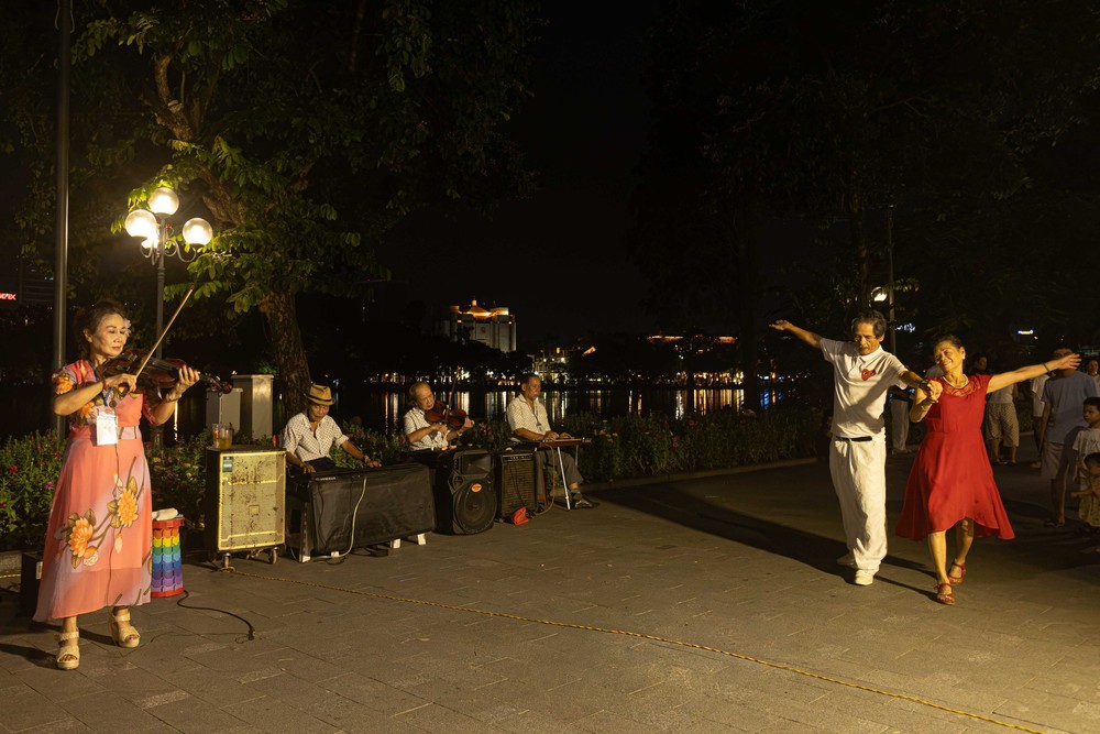 Hà Nội - thành phố trải nghiệm văn hóa ban đêm - Ảnh 5.