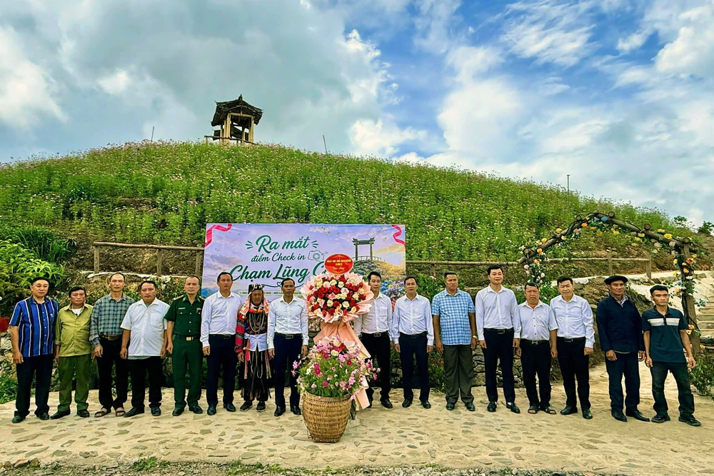 Thêm sản phẩm du lịch mới nơi địa đầu Tổ quốc - Ảnh 1.