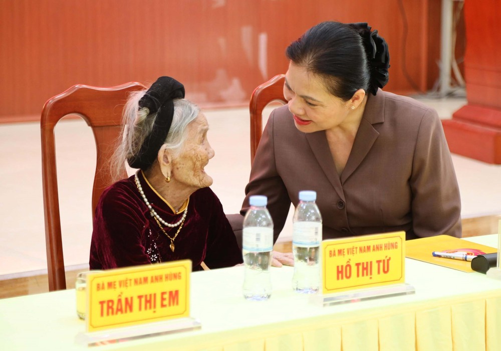 Trao nhà tình nghĩa tặng Mẹ Việt Nam Anh hùng và thương, bệnh binh tại Nghệ An - Ảnh 3.