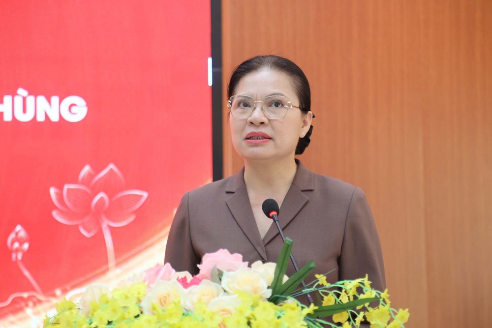 Trao nhà tình nghĩa tặng Mẹ Việt Nam Anh hùng và thương, bệnh binh tại Nghệ An - Ảnh 1.