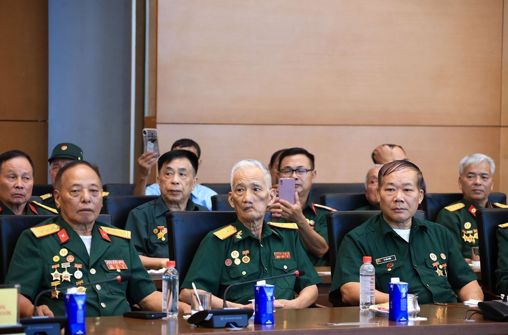 Phó Chủ tịch Quốc hội Nguyễn Thị Thanh gặp mặt Đoàn đại biểu người có công với cách mạng tiêu biểu - Ảnh 4. Phó Chủ tịch Quốc hội Nguyễn Thị Thanh gặp mặt Đoàn đại biểu người có công với cách mạng tiêu biểu - Ảnh 4.