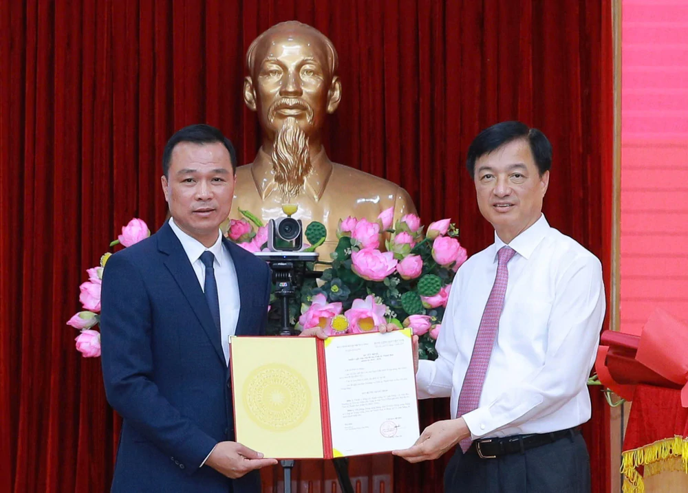 Thiếu tướng Tô Anh Dũng giữ chức Phó Bí thư Tỉnh ủy Thanh Hóa - Ảnh 2. Thiếu tướng Tô Anh Dũng giữ chức Phó Bí thư Tỉnh ủy Thanh Hóa - Ảnh 2.