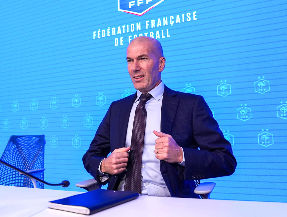Zinedine Zidane chính thức nắm đội tuyển Pháp: Những câu hỏi sớm cho Zizou - Ảnh 1.