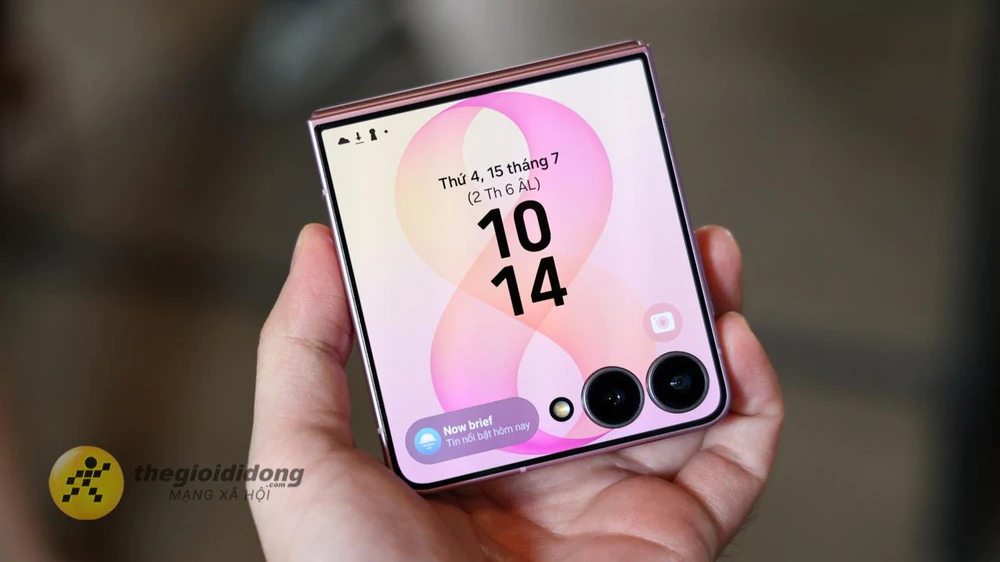 Những lý do nên mua Galaxy Z Flip8 - Ảnh 1.