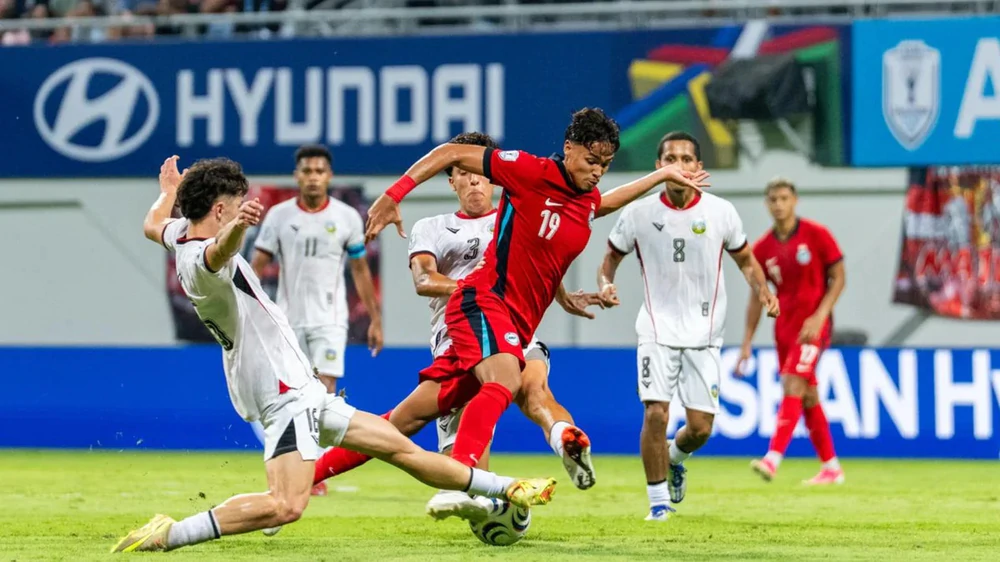 HLV Singapore: 'Đội tuyển Việt Nam không dễ chơi' - Ảnh 2.