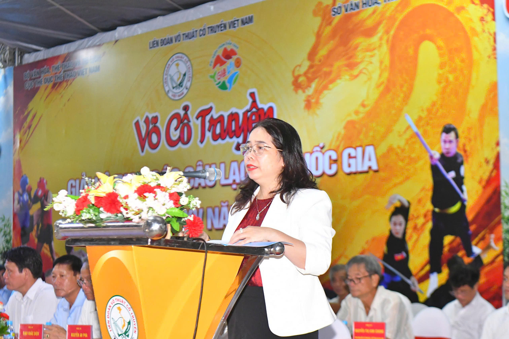 Bà Đỗ Thị Diệu Hạnh - Giám đốc Sở Văn hóa - Thể thao và Du lịch tỉnh Gia Lai phát biểu khai mạc giải. Bà Đỗ Thị Diệu Hạnh - Giám đốc Sở Văn hóa - Thể thao và Du lịch tỉnh Gia Lai phát biểu khai mạc giải.