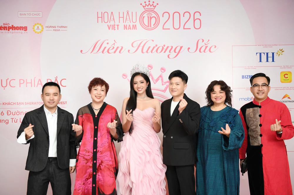 Hoa hậu Việt Nam năm 2006: Tiếp tục nói không với "phẫu thuật thẩm mỹ" - Ảnh 3. Hoa hậu Việt Nam năm 2006: Tiếp tục nói không với "phẫu thuật thẩm mỹ" - Ảnh 3.