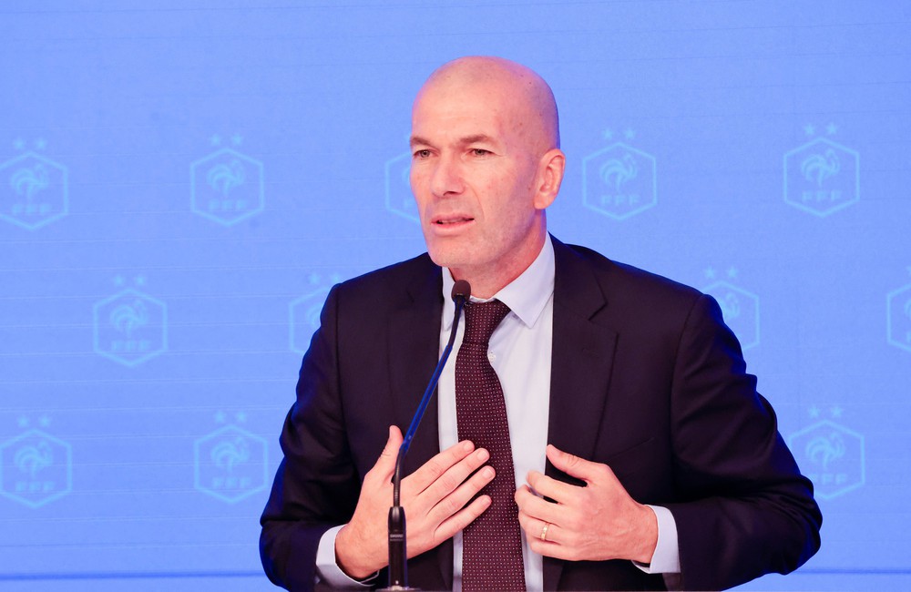 Zidane nghẹn ngào trong ngày ra mắt tuyển Pháp: "Tôi đã chờ đợi 5 năm cho khoảnh khắc này" - Ảnh 1.