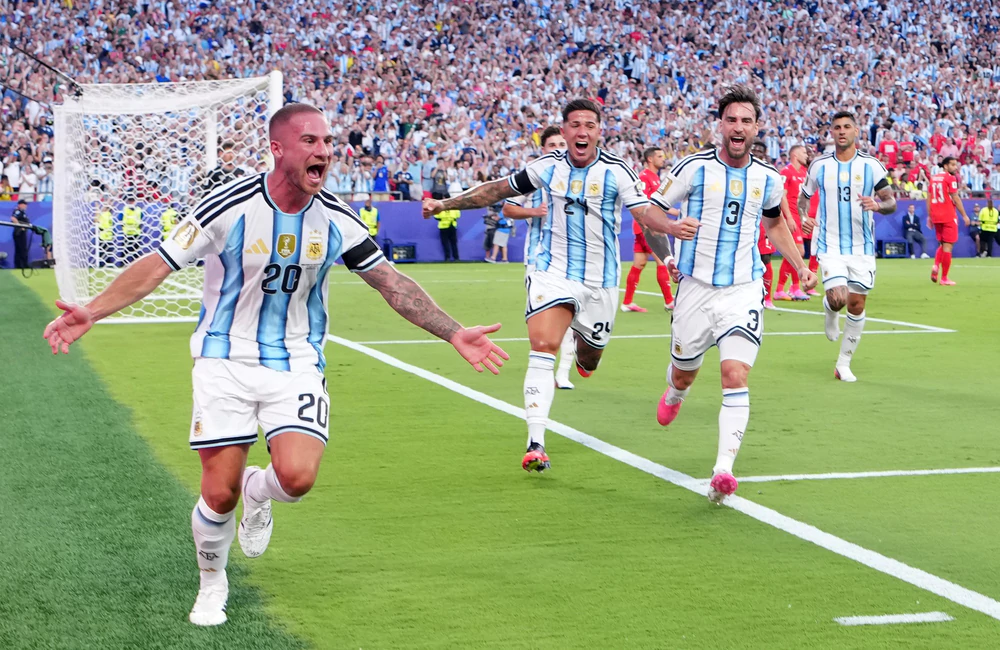 Hai tuyển thủ Argentina thuê vệ sĩ canh gác tại nhà ở Anh sau World Cup 2026 - Ảnh 1.