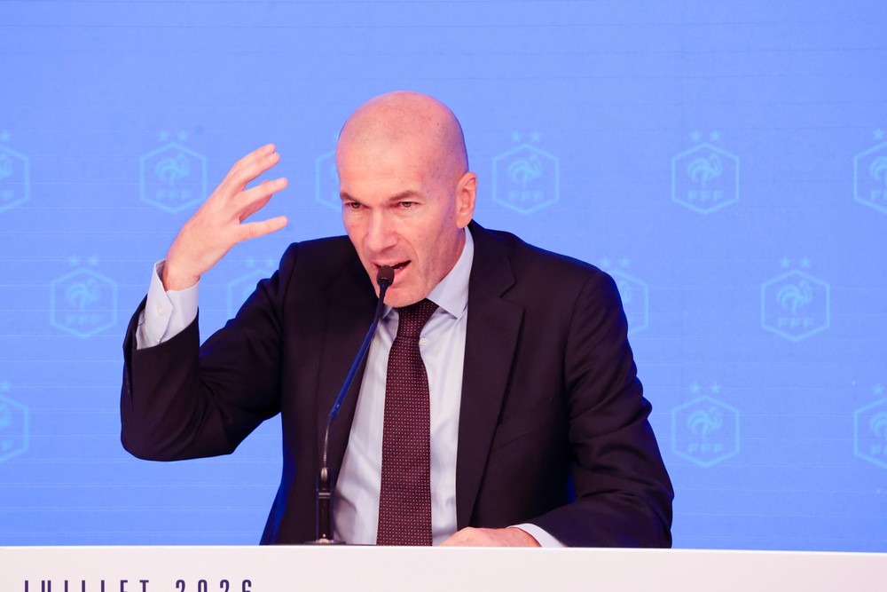 Zidane nghẹn ngào trong ngày ra mắt tuyển Pháp: "Tôi đã chờ đợi 5 năm cho khoảnh khắc này" - Ảnh 2.