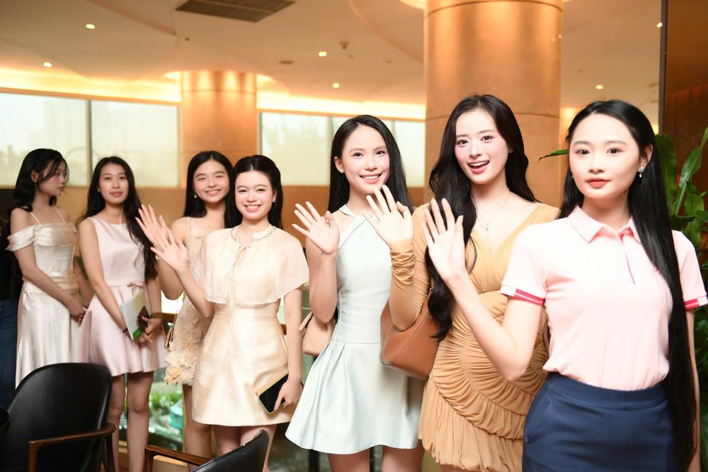 Hoa hậu Việt Nam năm 2006: Tiếp tục nói không với "phẫu thuật thẩm mỹ" - Ảnh 2. Hoa hậu Việt Nam năm 2006: Tiếp tục nói không với "phẫu thuật thẩm mỹ" - Ảnh 2.