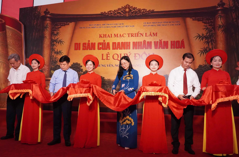 Khai mạc Triển lãm "Di sản của Danh nhân văn hóa Lê Quý Đôn" - Ảnh 2.